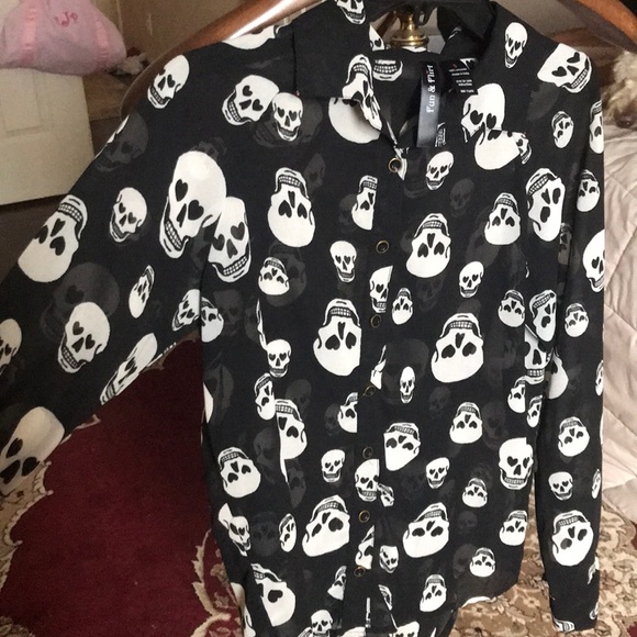 Skull button down - Picture 3 of 3